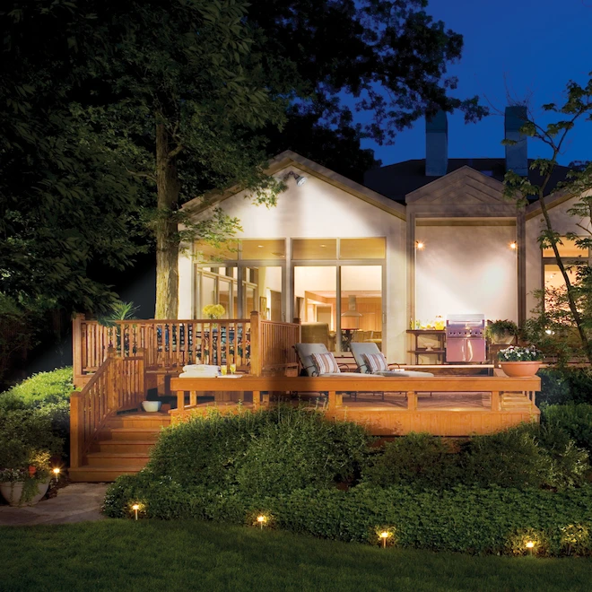 GE Ultra Bright 150-Watts EQ PAR38 Warm White Dimmable LED Light Bulb (1-Pack) 2 GE Ultra Bright 150-Watts EQ PAR38 Warm White Dimmable LED Light Bulb (1-Pack) - Image 2